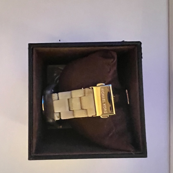 Michael Kors tortoise shell watch - Picture 4 of 4